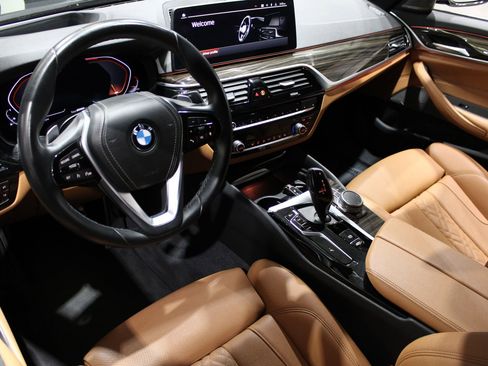 Used 2021 BMW 530i w/ Premium Package RWD image 16