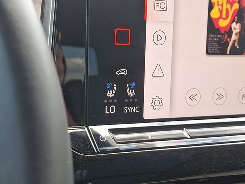 Certified 2025 Volkswagen Atlas SEL Premium R-Line image 25