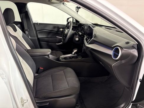 Used 2024 Chevrolet Trax LS w/ LS Convenience Package FWD image 15