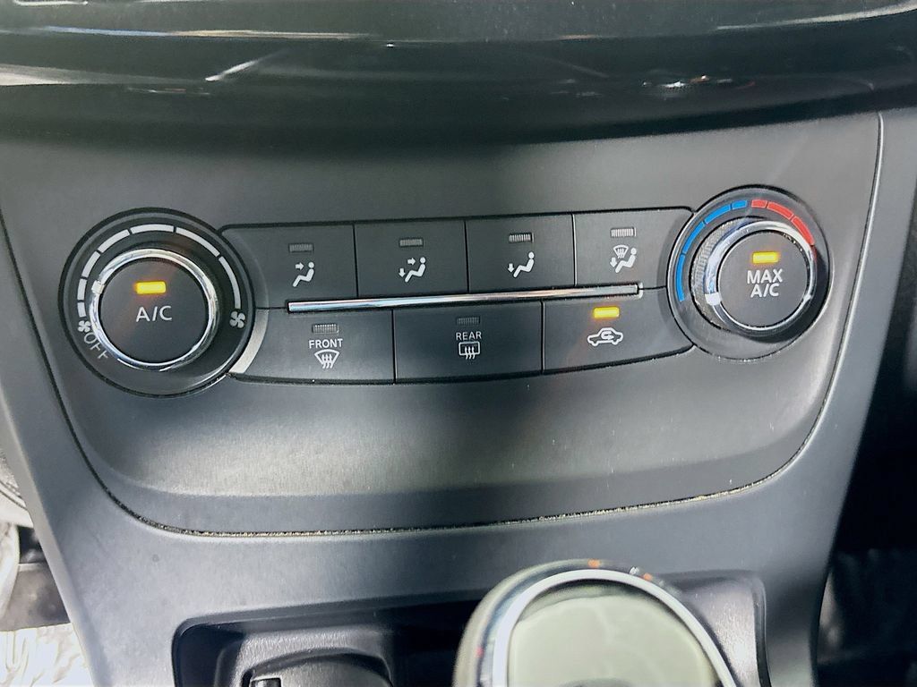 Used 2016 Nissan Sentra SV FWD image 16