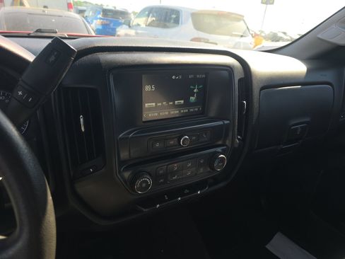 Used 2018 Chevrolet Silverado 1500 Custom w/ Custom Value Package AWD/4WD image 10