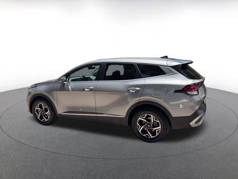 Used 2025 Kia Sportage LX FWD image 10