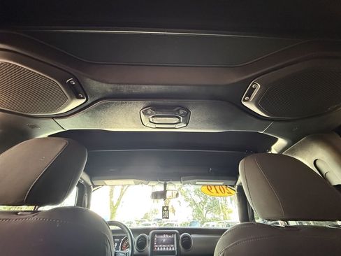 Used 2019 Jeep Wrangler Sport AWD/4WD image 17