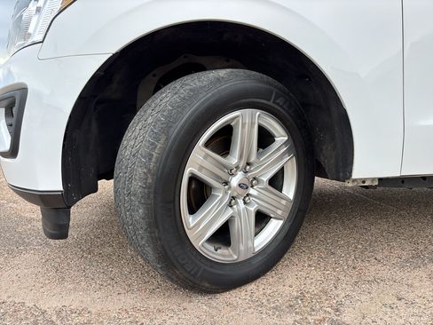 Used 2020 Ford Expedition XLT w/ Equipment Group 202A AWD/4WD image 23