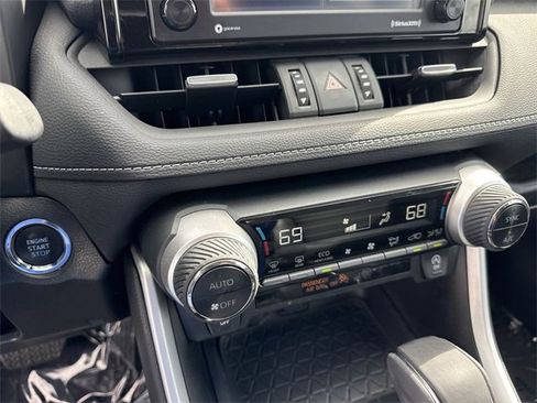 Used 2022 Toyota RAV4 XLE Premium image 19