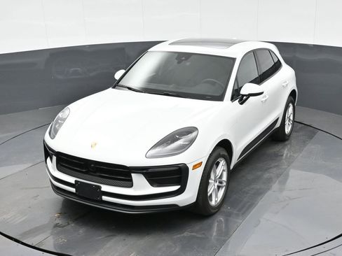 Certified 2025 Porsche Macan AWD/4WD image 26