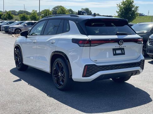 New 2026 Volkswagen Tiguan SE R-Line FWD image 4