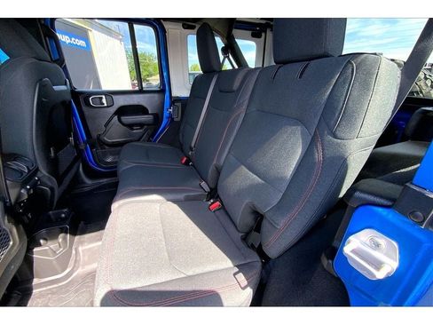 Used 2025 Jeep Wrangler Unlimited Rubicon w/ Convenience Group AWD/4WD image 26