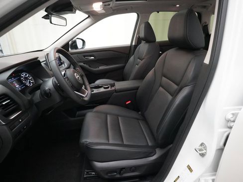 Certified 2023 Nissan Rogue SV w/ SV Premium B Package AWD/4WD image 7