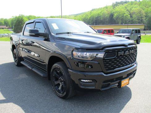 Certified 2025 RAM 1500 Big Horn AWD/4WD image 3