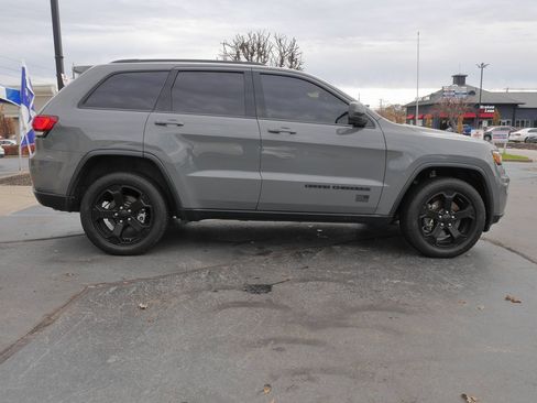 Used 2021 Jeep Grand Cherokee Freedom Edition image 5