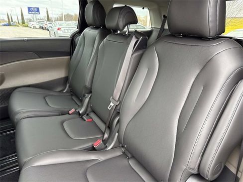 New 2026 Kia Carnival EX image 15