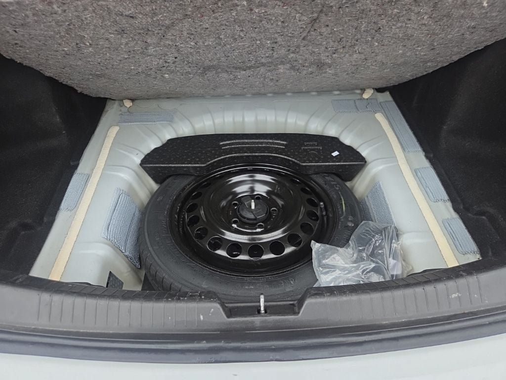 Used 2017 Chevrolet Malibu LT FWD image 28