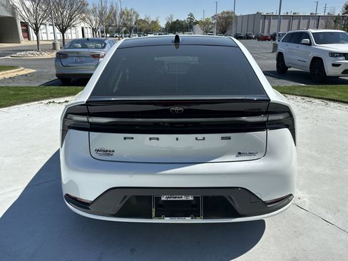 Used 2025 Toyota Prius XSE Premium w/ Limited Premium Package image 9
