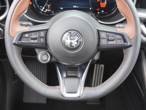 Used 2025 Alfa Romeo Stelvio Sprint AWD/4WD image 31