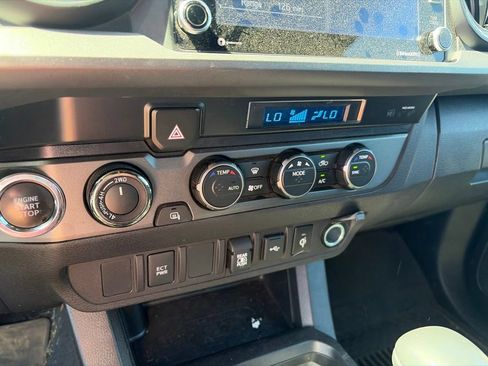 Used 2022 Toyota Tacoma TRD Off-Road AWD/4WD image 18