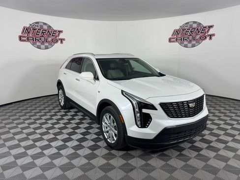 Used 2019 Cadillac XT4 Luxury w/ Cold Weather Package AWD/4WD image 9