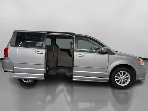 Used 2016 Dodge Grand Caravan SXT w/ Rear Park Assist Package FWD image 11