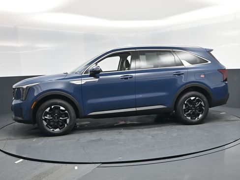 New 2026 Kia Sorento S image 3