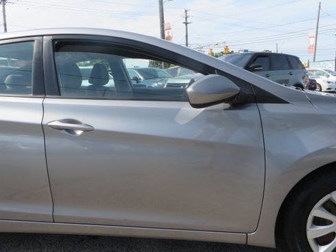 Used 2012 Hyundai Elantra GLS FWD image 32