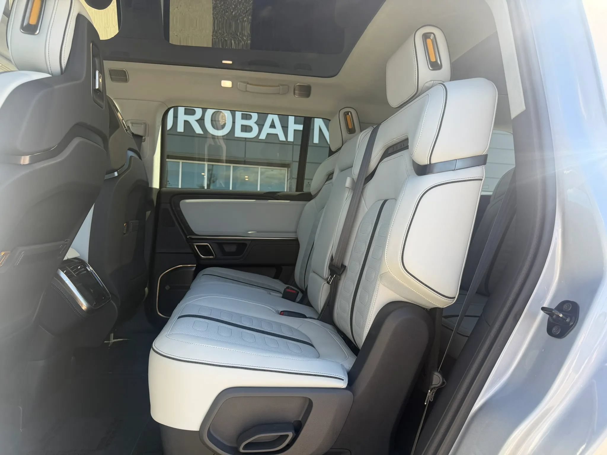 Used 2024 Rivian R1S Adventure Dual AWD/4WD image 9