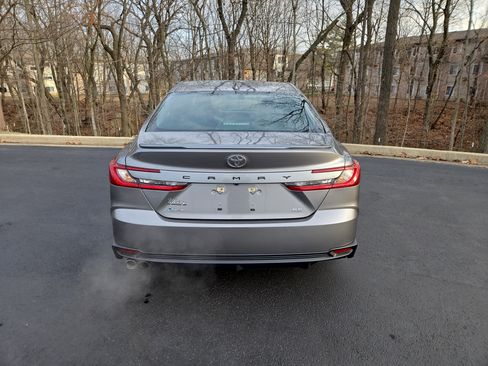Used 2025 Toyota Camry SE image 8