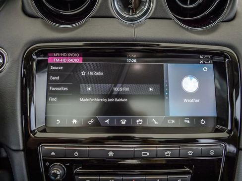 Used 2018 Jaguar XJ R-Sport image 21