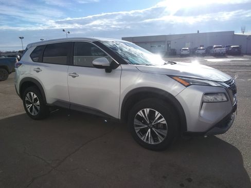 Used 2022 Nissan Rogue SV image 4