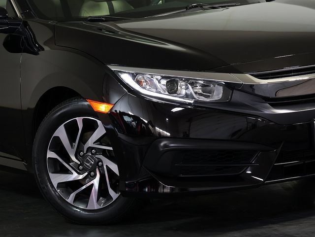 Used 2018 Honda Civic EX image 8