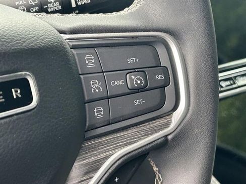 Used 2023 Jeep Wagoneer L Series II image 11