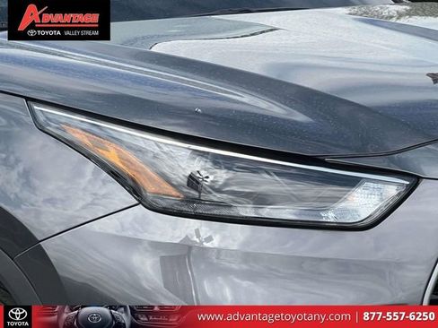 Used 2023 Toyota Highlander LE AWD/4WD image 11
