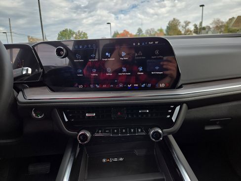 New 2026 Chevrolet Suburban Premier image 25