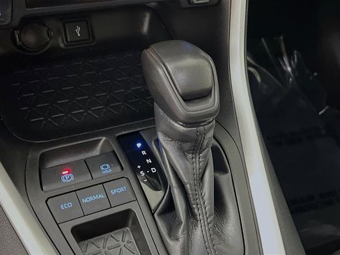 Used 2022 Toyota RAV4 XLE image 24