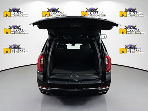 Used 2025 GMC Yukon XL AT4 image 28