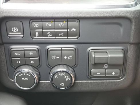 New 2026 Chevrolet Suburban LS w/ LS Custom Edition AWD/4WD image 10