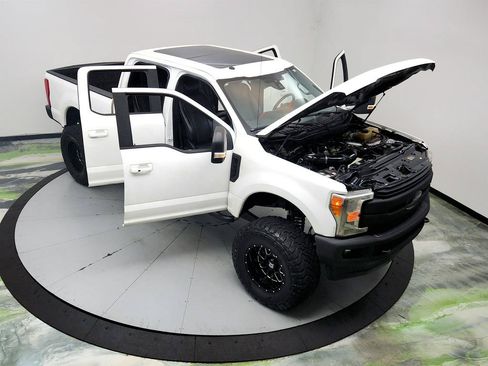 Used 2017 Ford F250 Lariat w/ Lariat Ultimate Package AWD/4WD image 35
