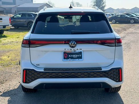New 2026 Volkswagen Tiguan SE R-Line FWD image 9