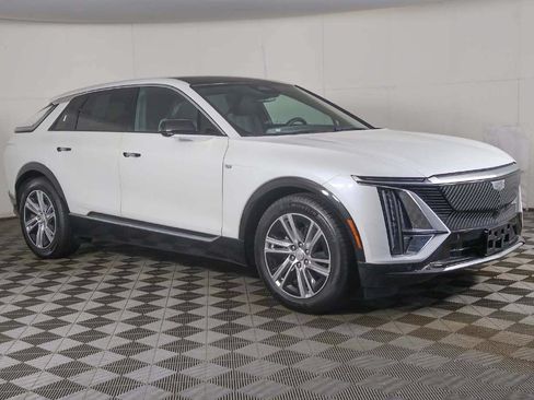Used 2024 Cadillac Lyriq Tech RWD image 46