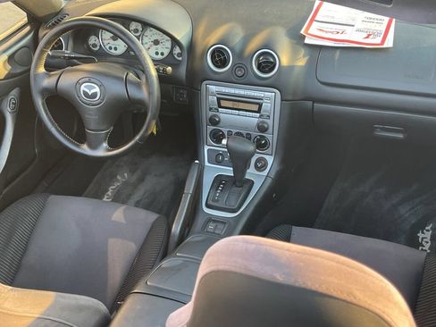 Used 2004 MAZDA MX-5 Miata w/ Convenience Pkg RWD image 2