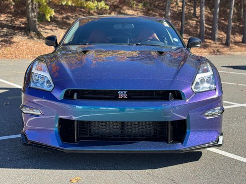 Used 2024 Nissan GT-R Premium w/ Premium Interior Package image 2