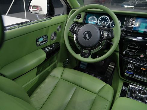 Used 2023 Rolls-Royce Phantom Sedan w/ The Phantom Package image 81