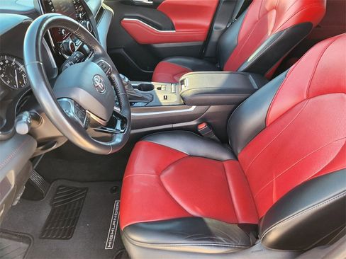 Used 2021 Toyota Highlander XSE image 13