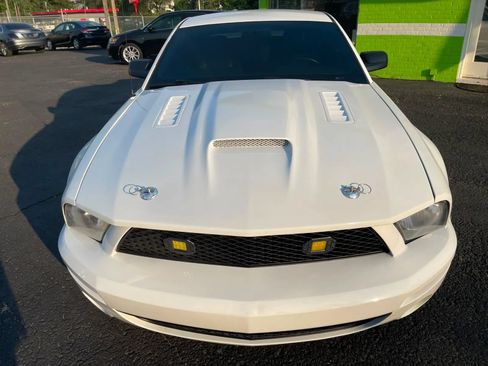 Used 2009 Ford Mustang GT Premium RWD image 3