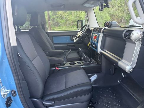 Used 2012 Toyota FJ Cruiser 4WD w/ Upgrade Pkg image 33