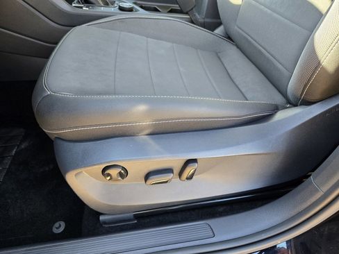 Used 2024 Volkswagen Taos SE w/ Panoramic Sunroof Package image 13