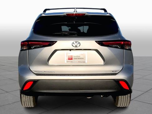 Certified 2025 Toyota Highlander XLE image 4