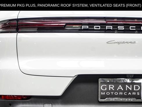 Used 2024 Porsche Cayenne AWD/4WD image 19