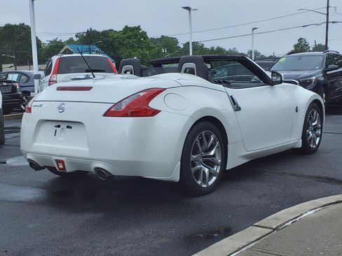 Used 2010 Nissan 370Z Touring image 5