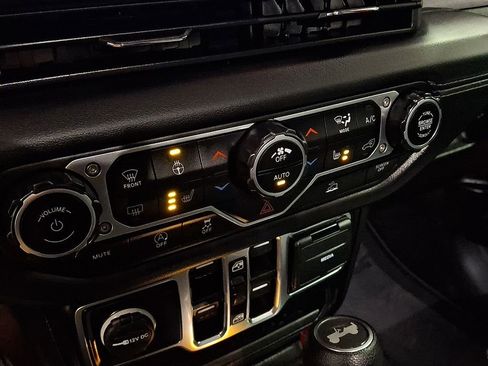 Used 2024 Jeep Wrangler Sahara image 15