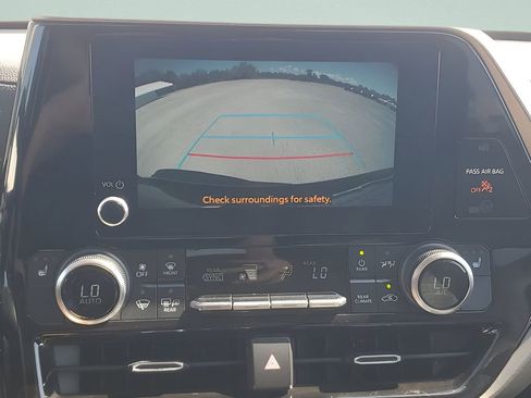 Used 2024 Toyota Highlander XLE image 31